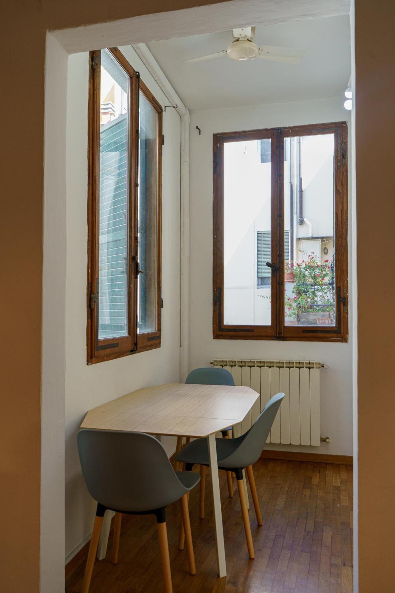 Central 1 Bedroom Apartment In The City Center Florens Exteriör bild