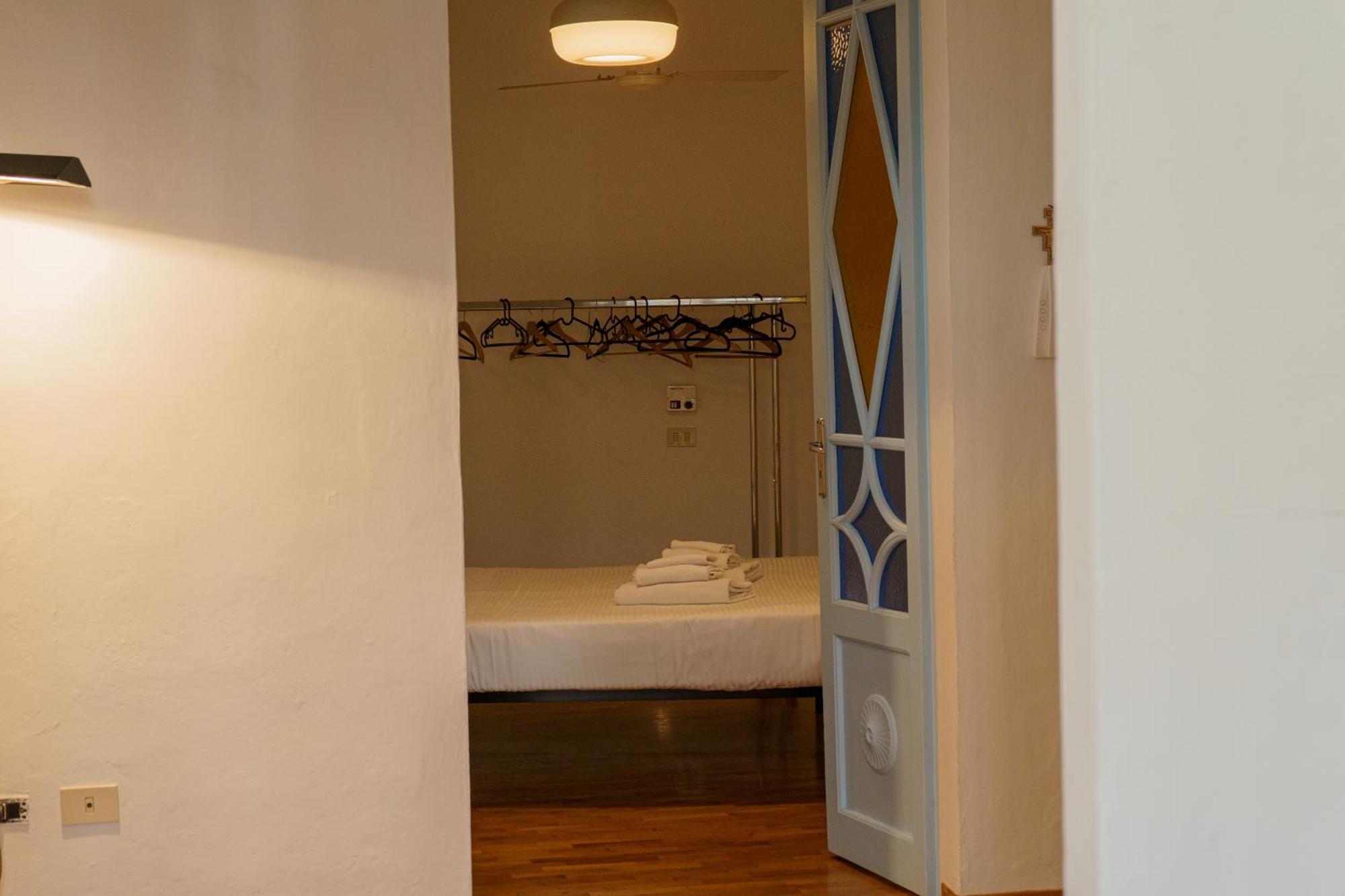 Central 1 Bedroom Apartment In The City Center Florens Exteriör bild